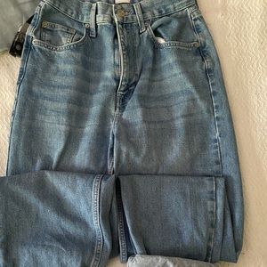 URBAN OUTFITTERS BDG SUPER HIGH RISE JEANS
